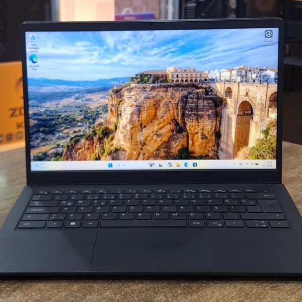 Dell Vostro 14" Core i5-1135G7 8GB RAM 256GB SSD 2. El Laptop