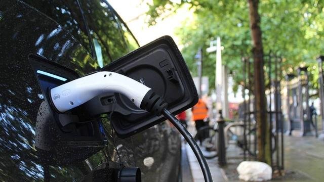 Araştırmacılar daha iyi elektrikli araç bataryaları üretmek için çip üretim teknolojisinden yararlanıyor